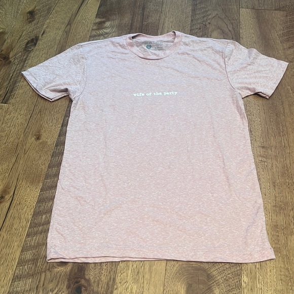 NWT Hubs & Hers Woman’s Wife of the Party Tee Size S - Picture 1 of 5